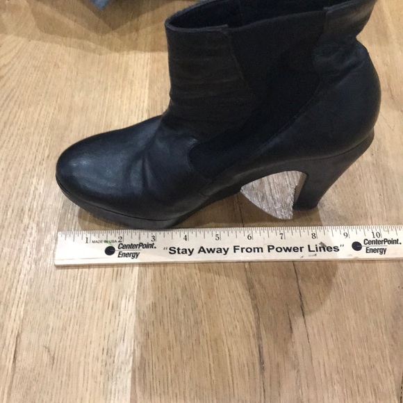 LD Tuttle The Pop Black Leather Platform Booties - Picture 9 of 10